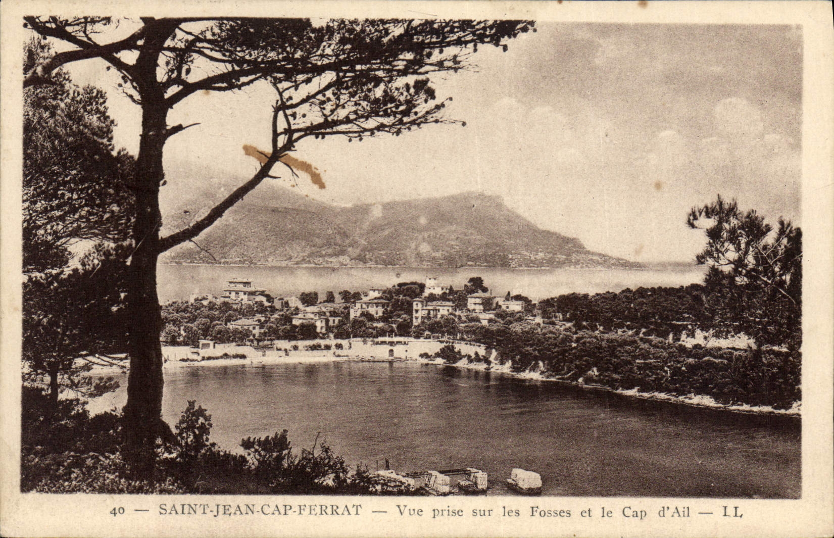 Saint-Jean-Cap-Ferrat — Vue prise sur les Fosses et le Cap d'Ail — LL