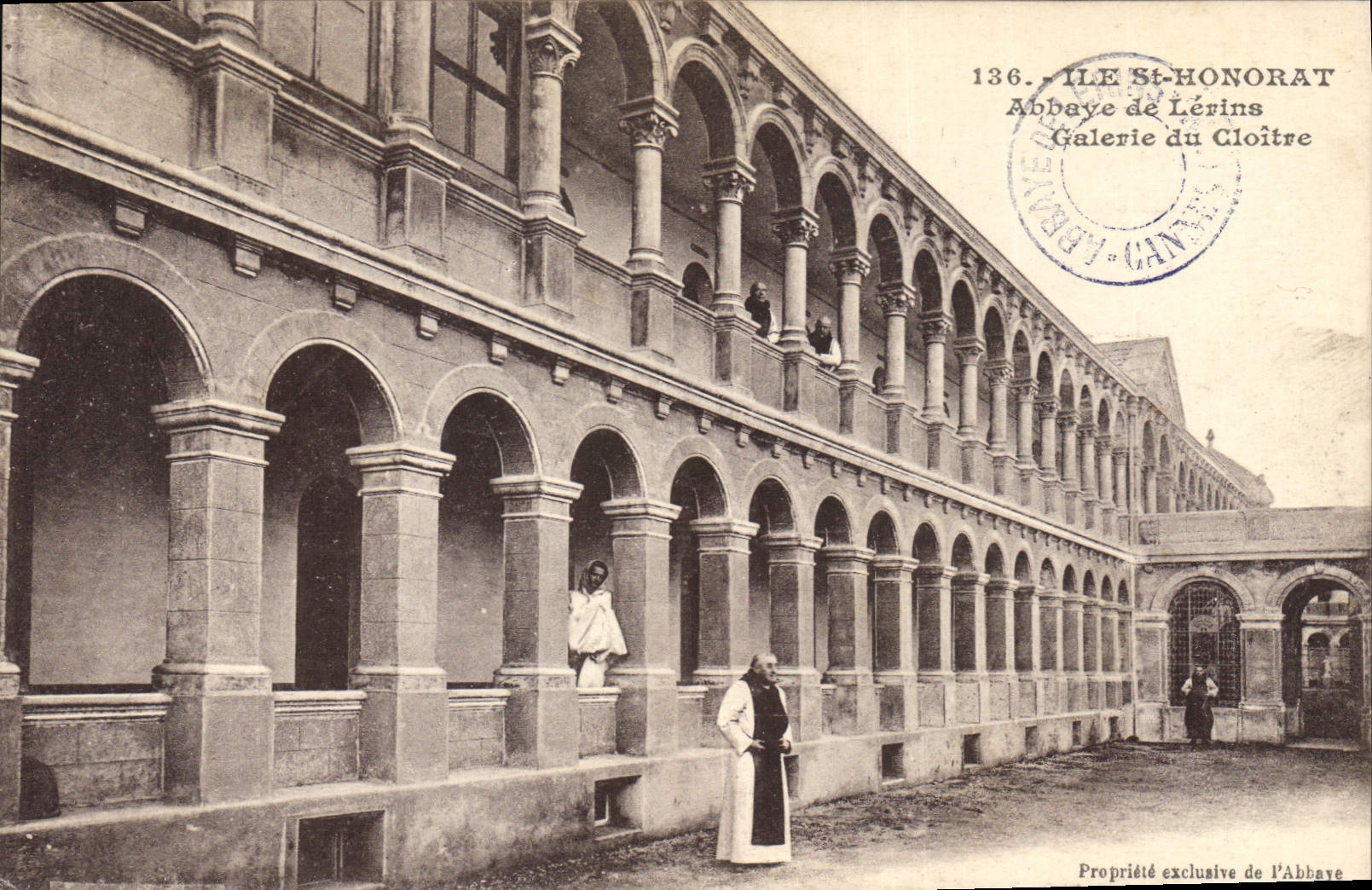 CPA Ile St Honorat Abbaye de Lerins Galerie du Cloitre 