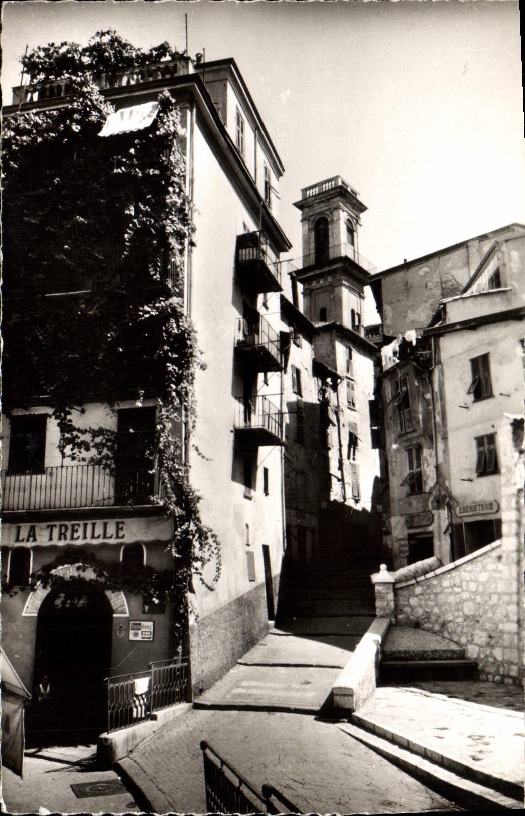 Nice — Un coin de la vieille Ville (la rue Saint-Augustin et le Clocher de l'Église Saint-Augustin) — Éditions d'Art Monnet