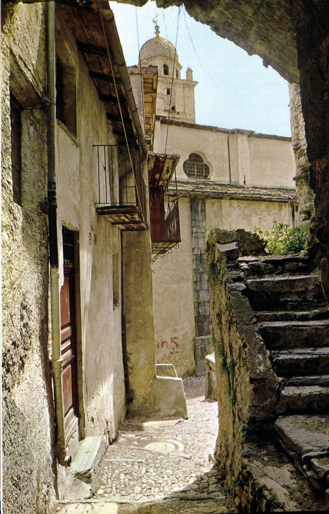 CPSM Tende Alpes Maritimes une rue Pittiresque du vieux bourg 