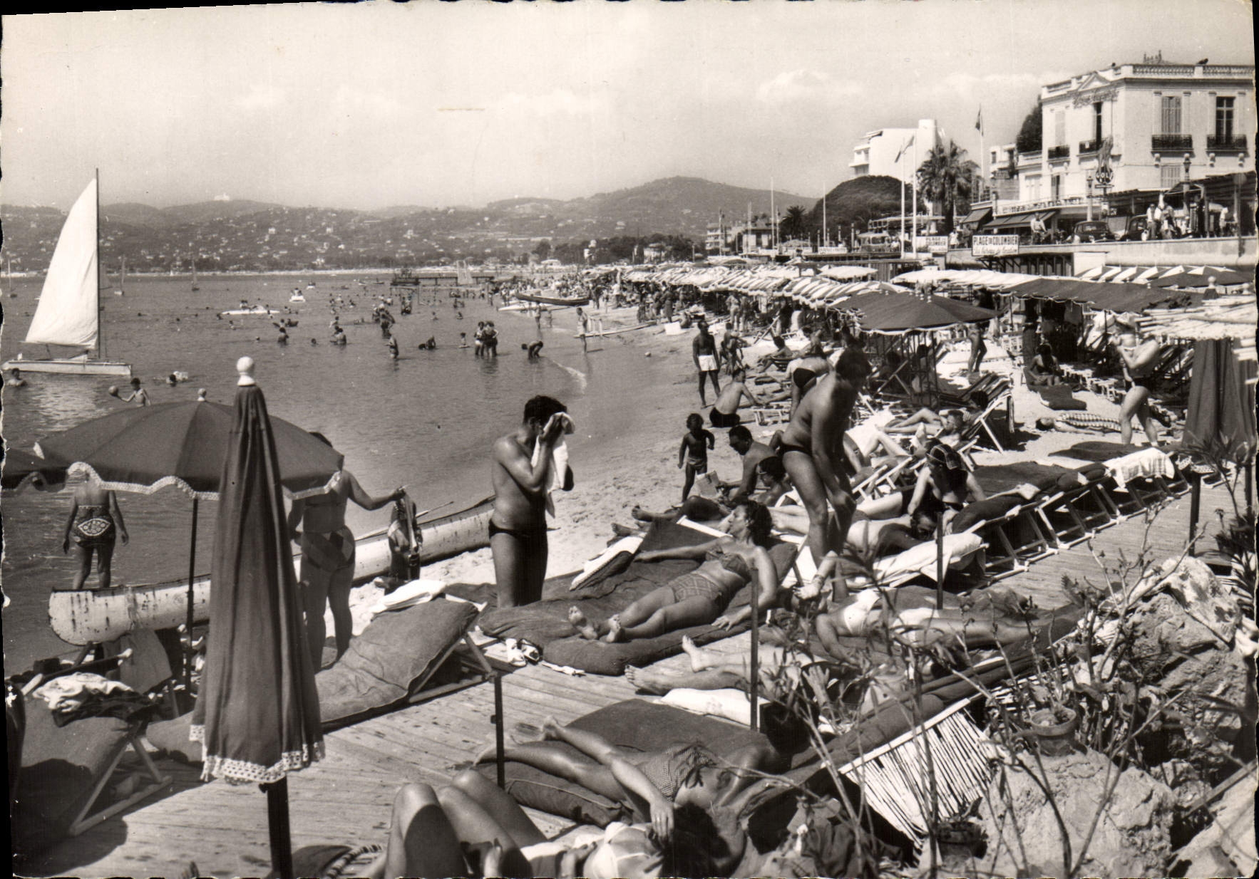 CPSM Juan les Pins la plage et la Promenade 