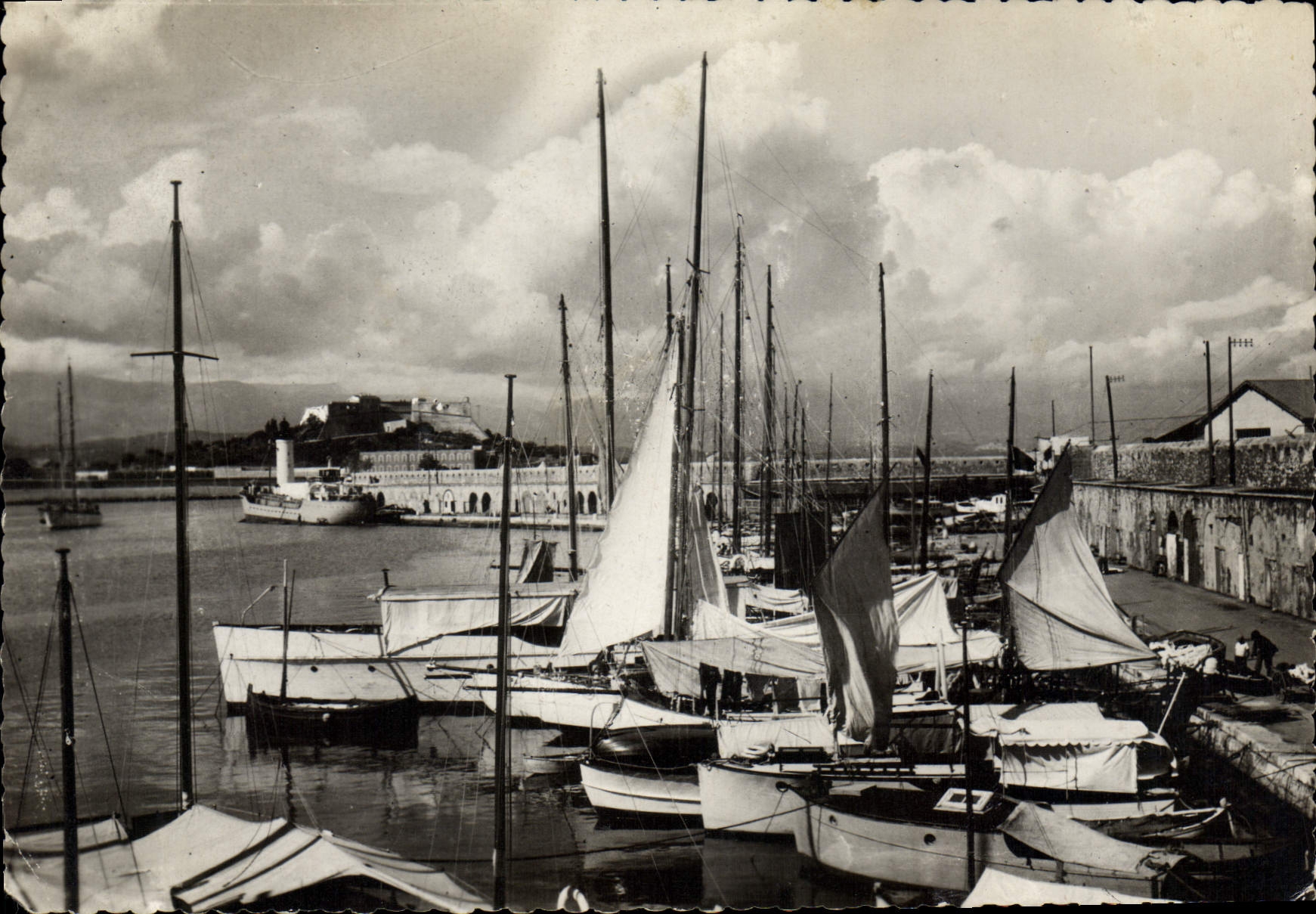 Port d'Antibes — Le Fort Carré — Hôtel Stella Bella