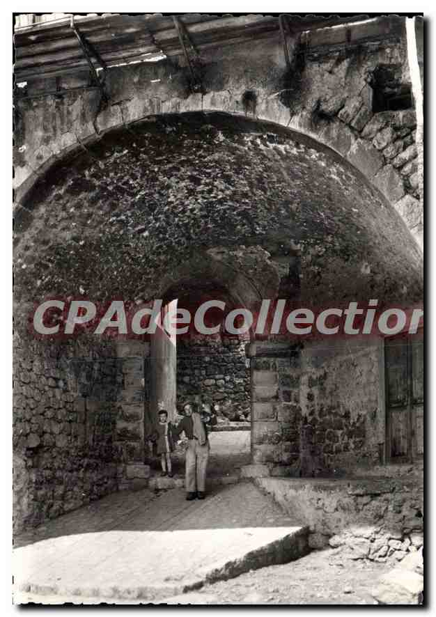 CPSM Levens (A M) Ses beaux sites sa piscine son golf miniature Une rue pittoresque