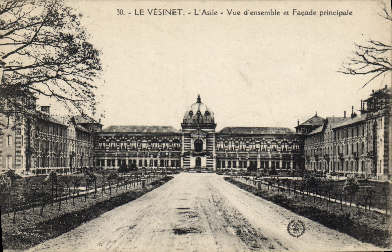 CPA Le Vesinet L'Asile Vue d'ensemble et Facade principale