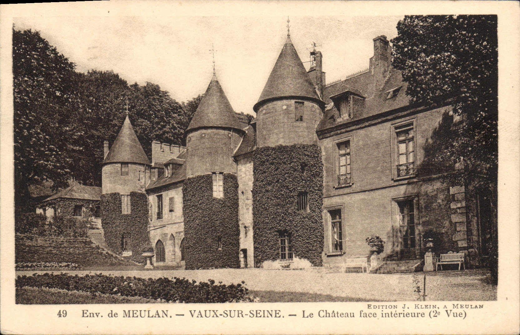 Env. de MEULAN — VAUX-SUR-SEINE — Le Château face intérieure (2e Vue) — Édition J. Klein, à Meulan