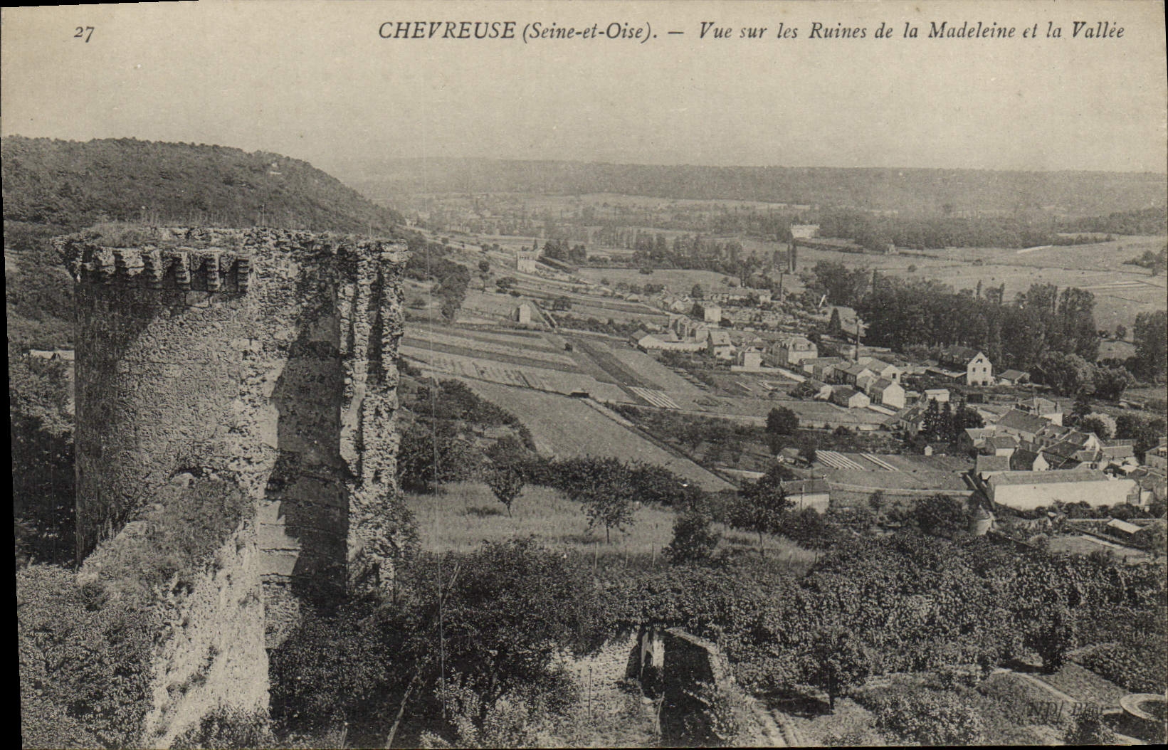 Chevreuse (Seine-et-Oise) — Vue sur les Ruines de la Madeleine et la Vallée — éditeur : P. L. Pichon, n° 27