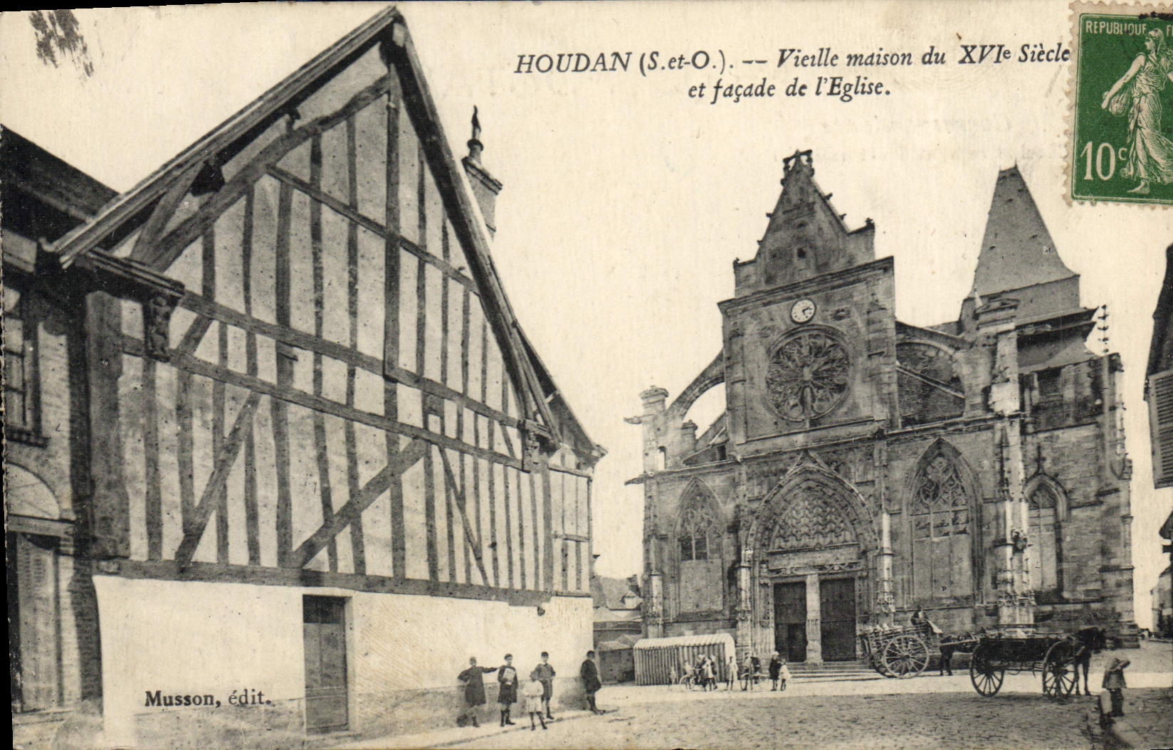CPA Houdan (S et O) Vieille maison du XVIe Siecle et facade de l'Eglise