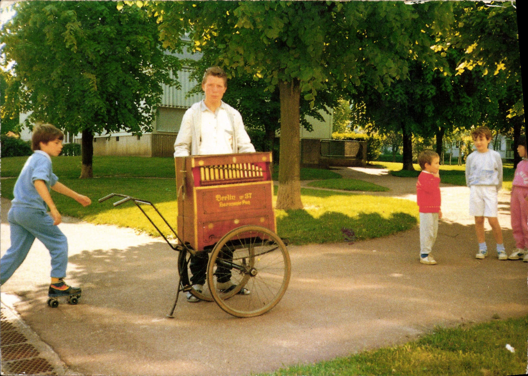 CPSM Marly le Roi Aujourd'hui en Yveline Les petits metiers le joueur d'orgue Marly le Roi Grandes T