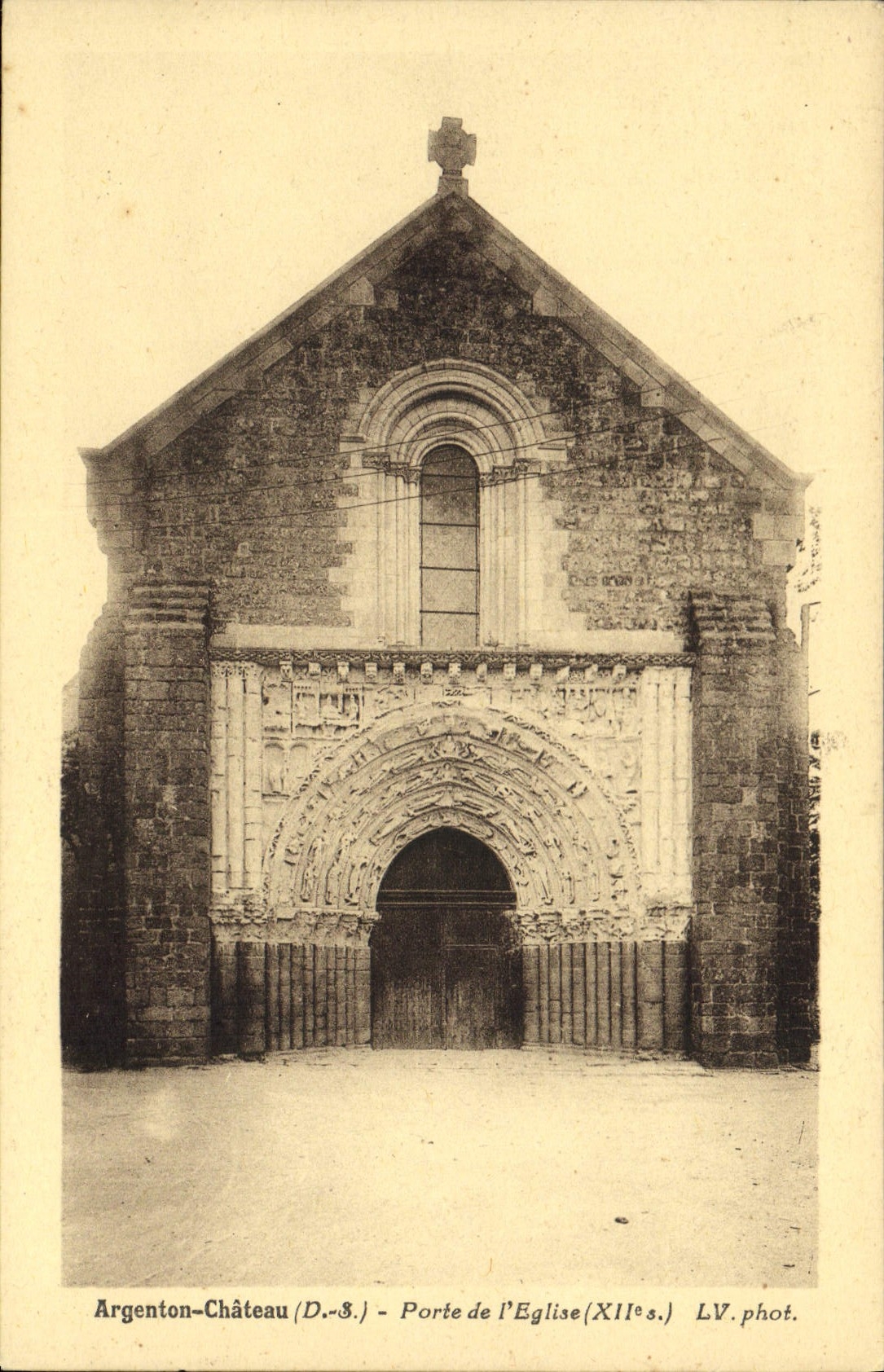 CPA Argenton Chateau (D S) Porte de l'Eglise (XIIes)