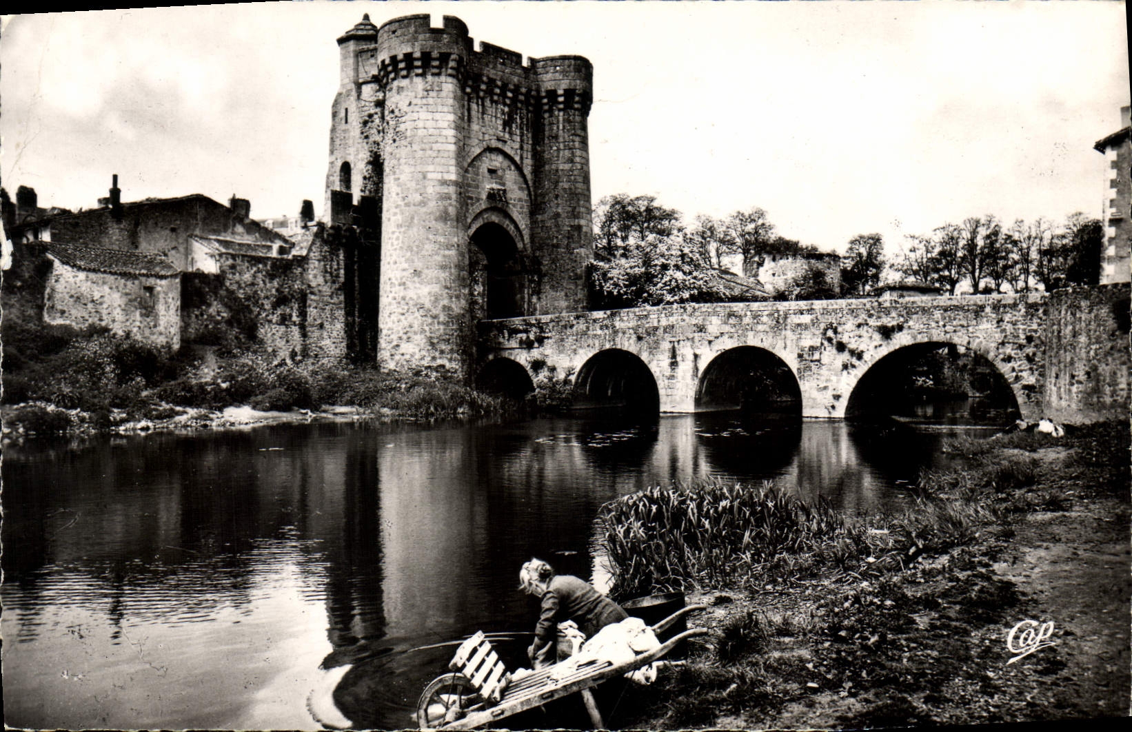 CPA La Tour Saint Jacques  aux Bords du Thouet