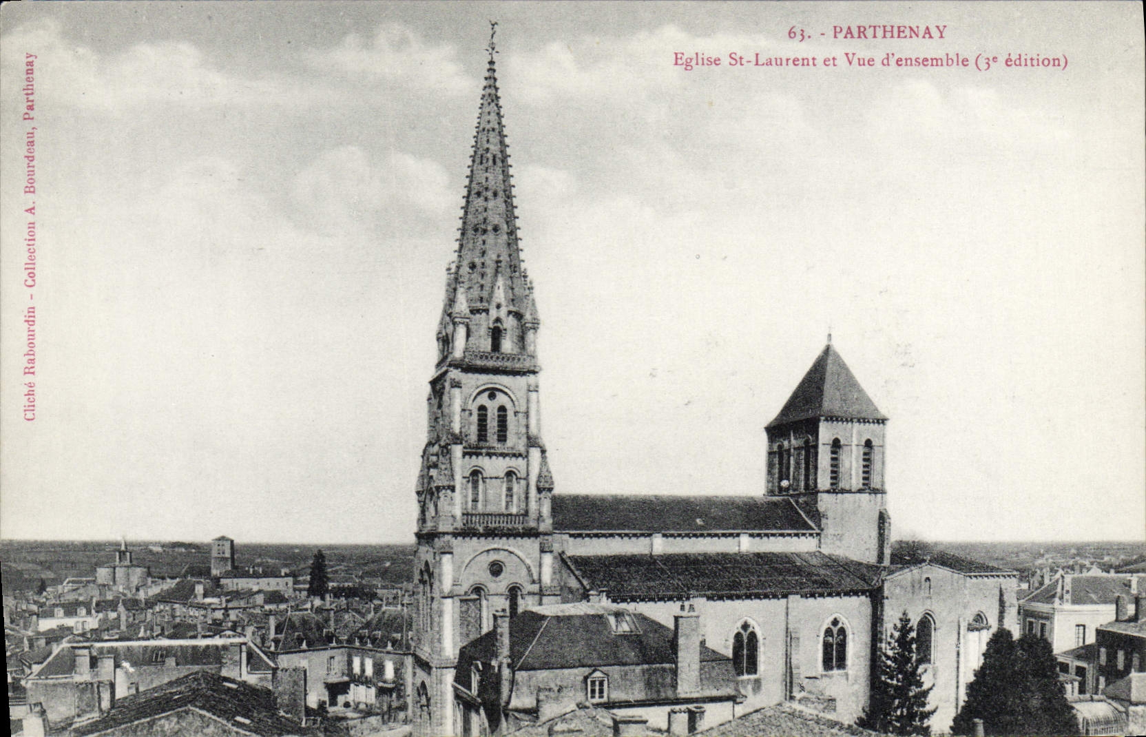 Parthenay — Église Saint-Laurent et vue d'ensemble — Cliché Parthenau, 3e édition