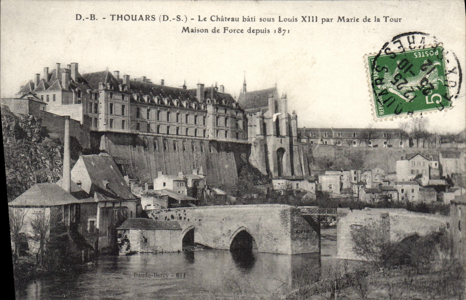 Thouars (D.-S.) — Le Château bâti sous Louis XIII par Marie de la Tour, Maison de Force depuis 1871 — Dando-Berry 614