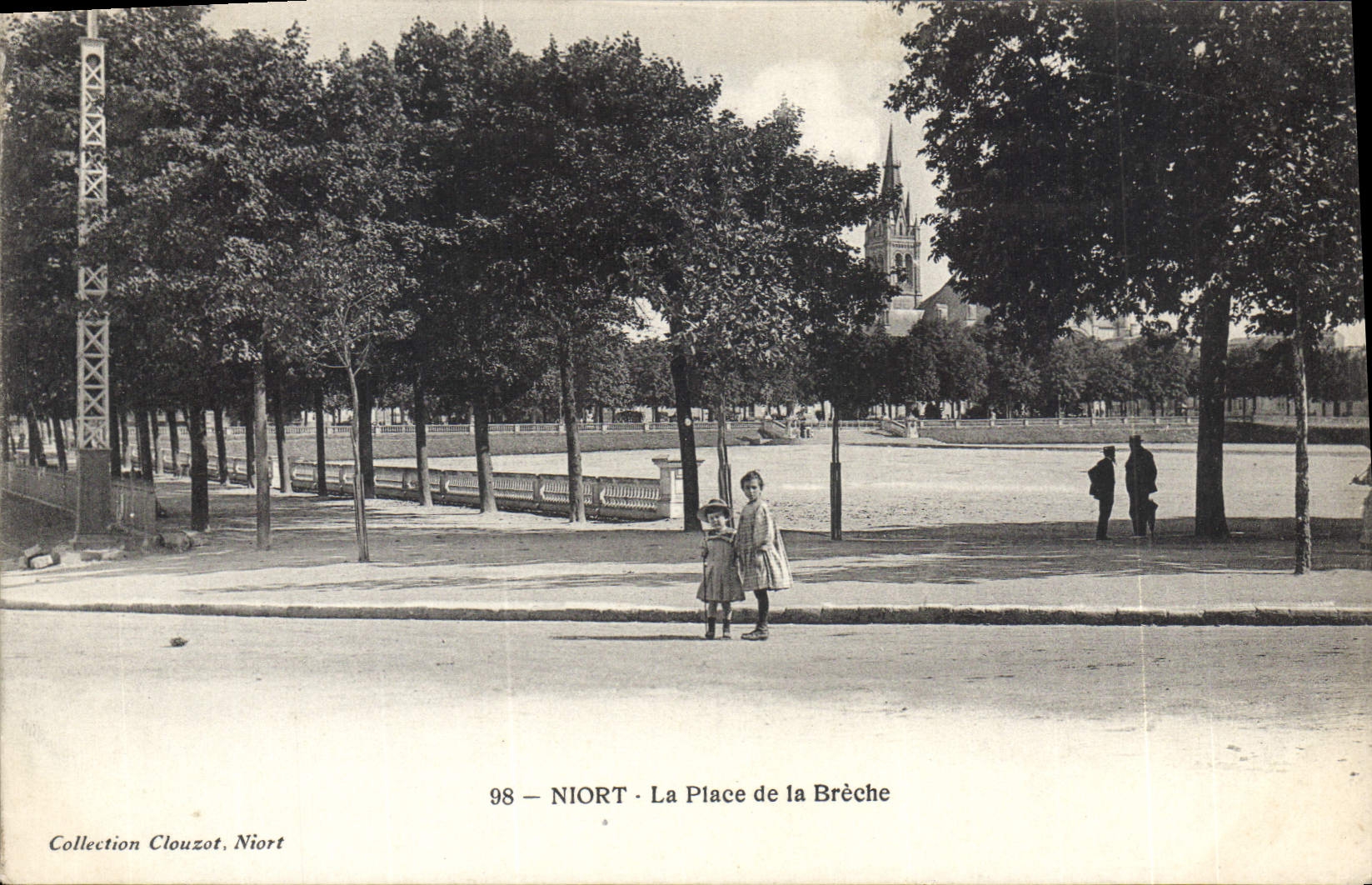 Niort - La Place de la Brèche — Collection Clouzot, Niort, n°98