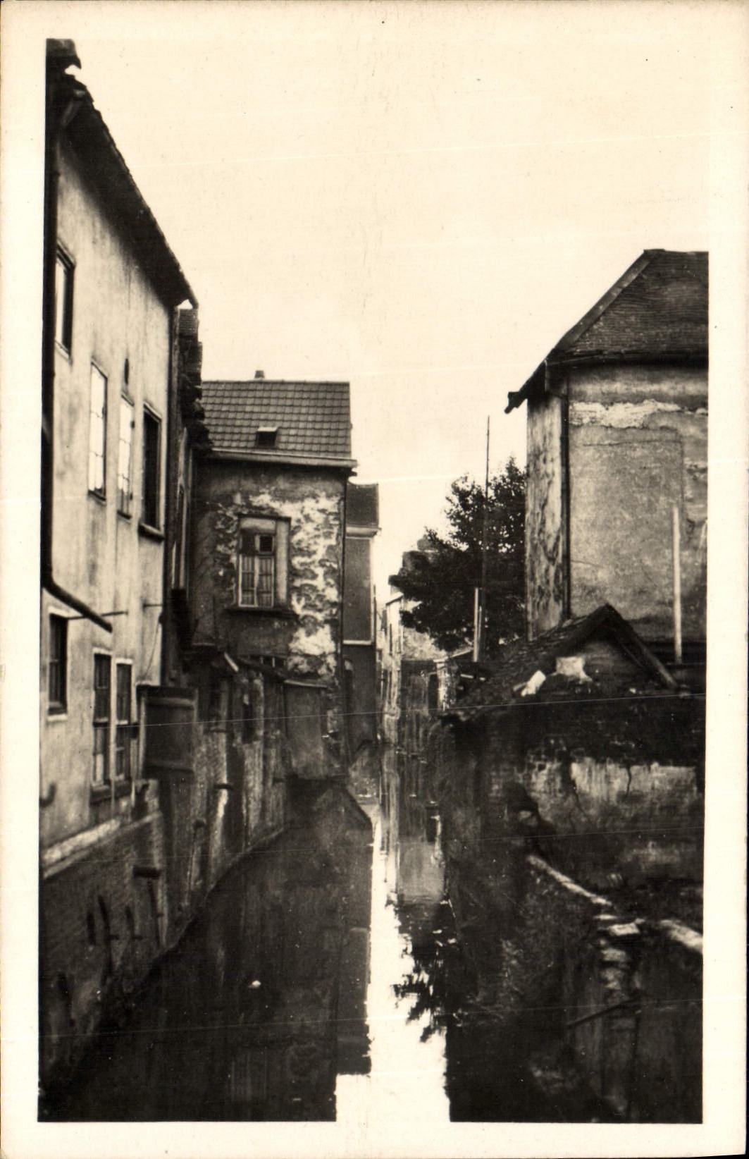 Amiens (Somme) — Vue dans la Vieille Ville — Éditeur : Réant, Paris