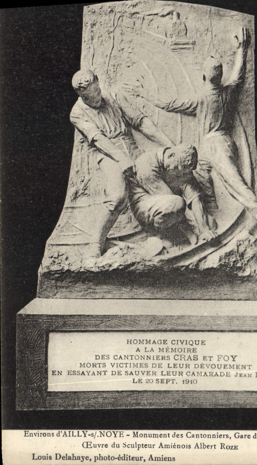 CPA Environs d'Ailly Noye Monument des Cantonniers Gare Oeuvre du Sculpteur Amienois Albert Roze