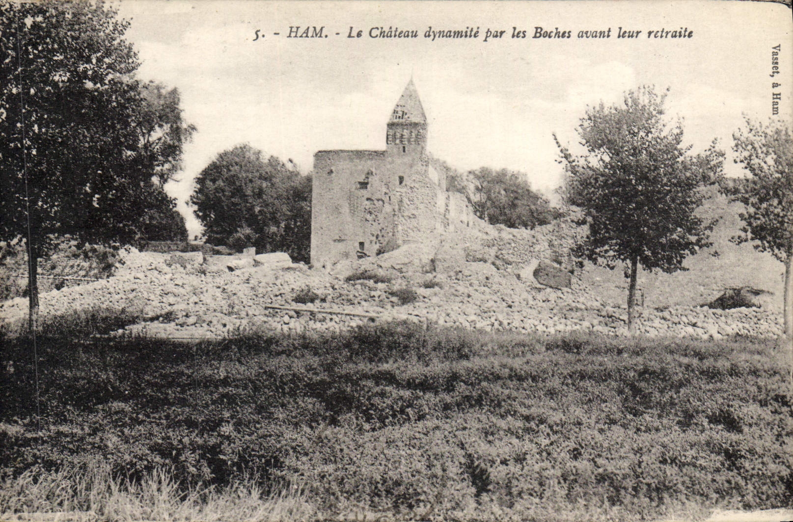 CPA Ham Le Chateau dynamite par les Boches avant leur retraite