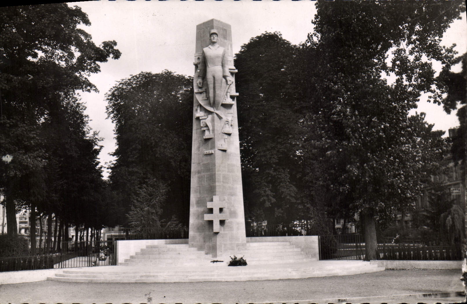 Amiens (Somme) — Monument to General Leclerc — Cliché R. LEONG