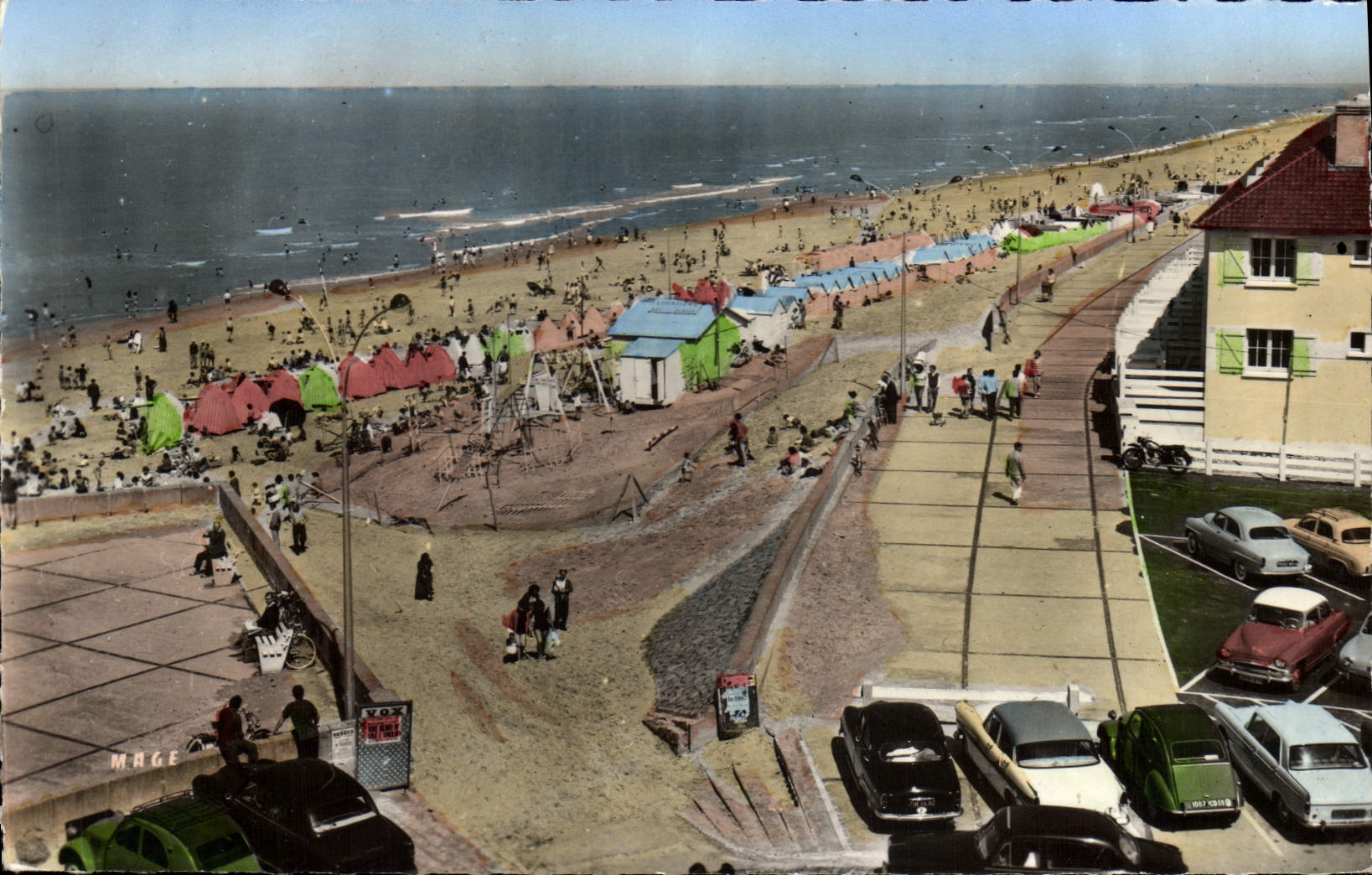 CPA Fort Mahon Plage (Somme) Vue generale de la Plage et l'Esplanade cote nord