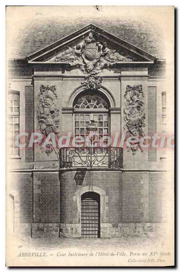 Abbeville — Cour intérieure de l'Hôtel-de-Ville, Porte du XIVe siècle — Collections ND. Phot. n°40