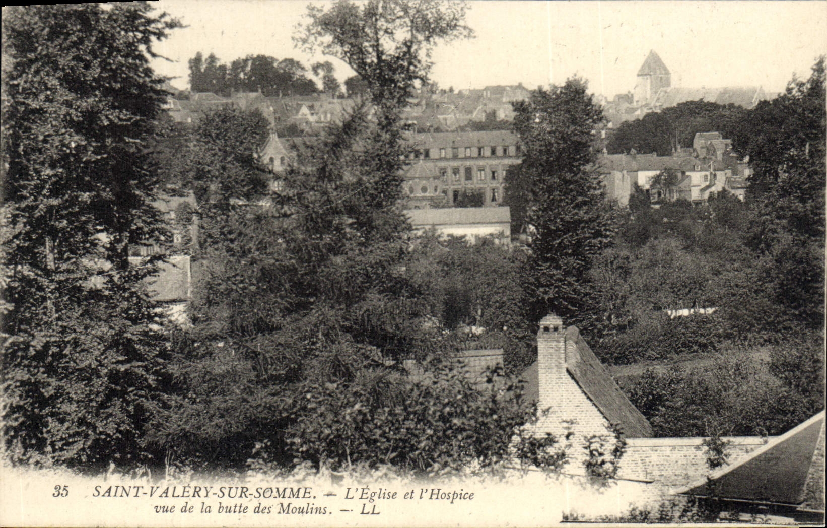 CPA Saint Valery sur Somme L'Eglise et l'Hospice vue de la butte des Moulins
