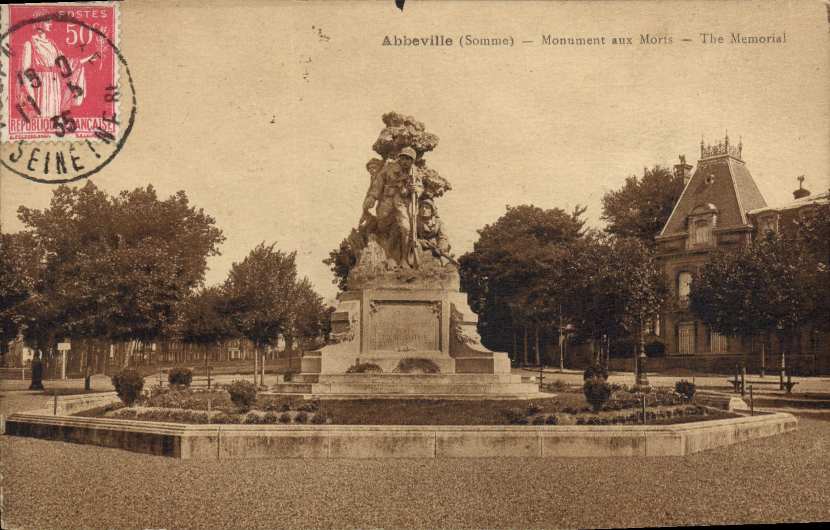 CPA Abbeville (Somme) Monument aux Morts