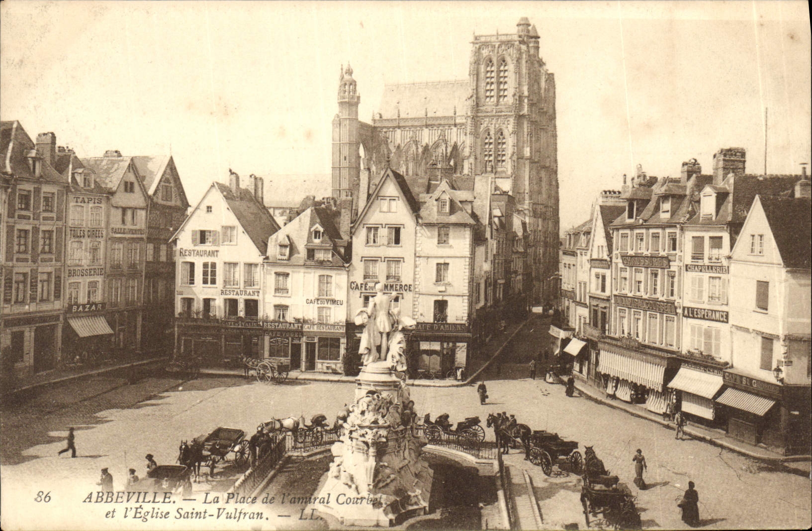 Abbeville — La Place de l'Amiral Courbet et l'Église Saint-Vulfran — LL, n°86