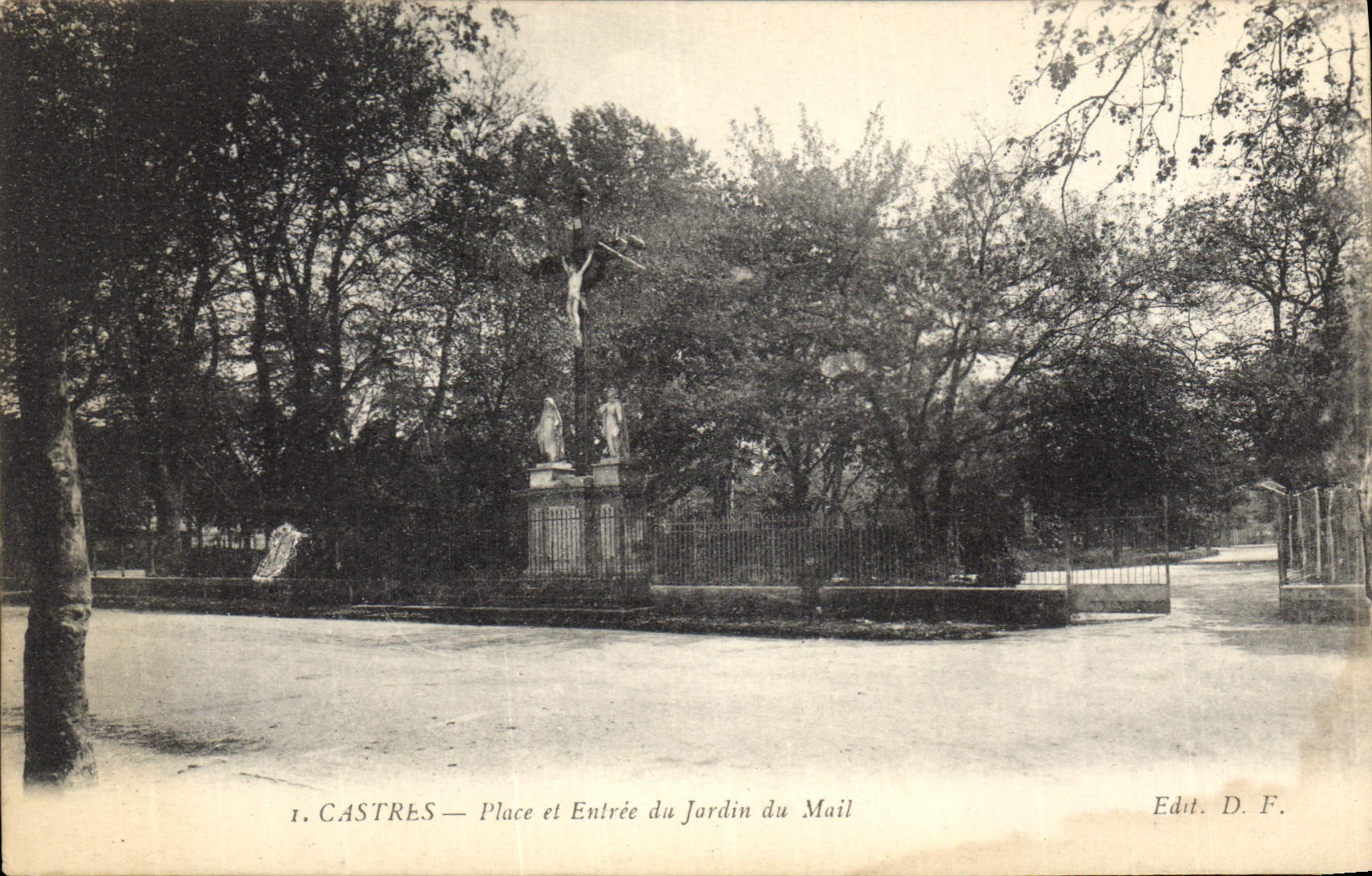 Castres — Place et Entrée du Jardin du Mail — Edit. D. F.