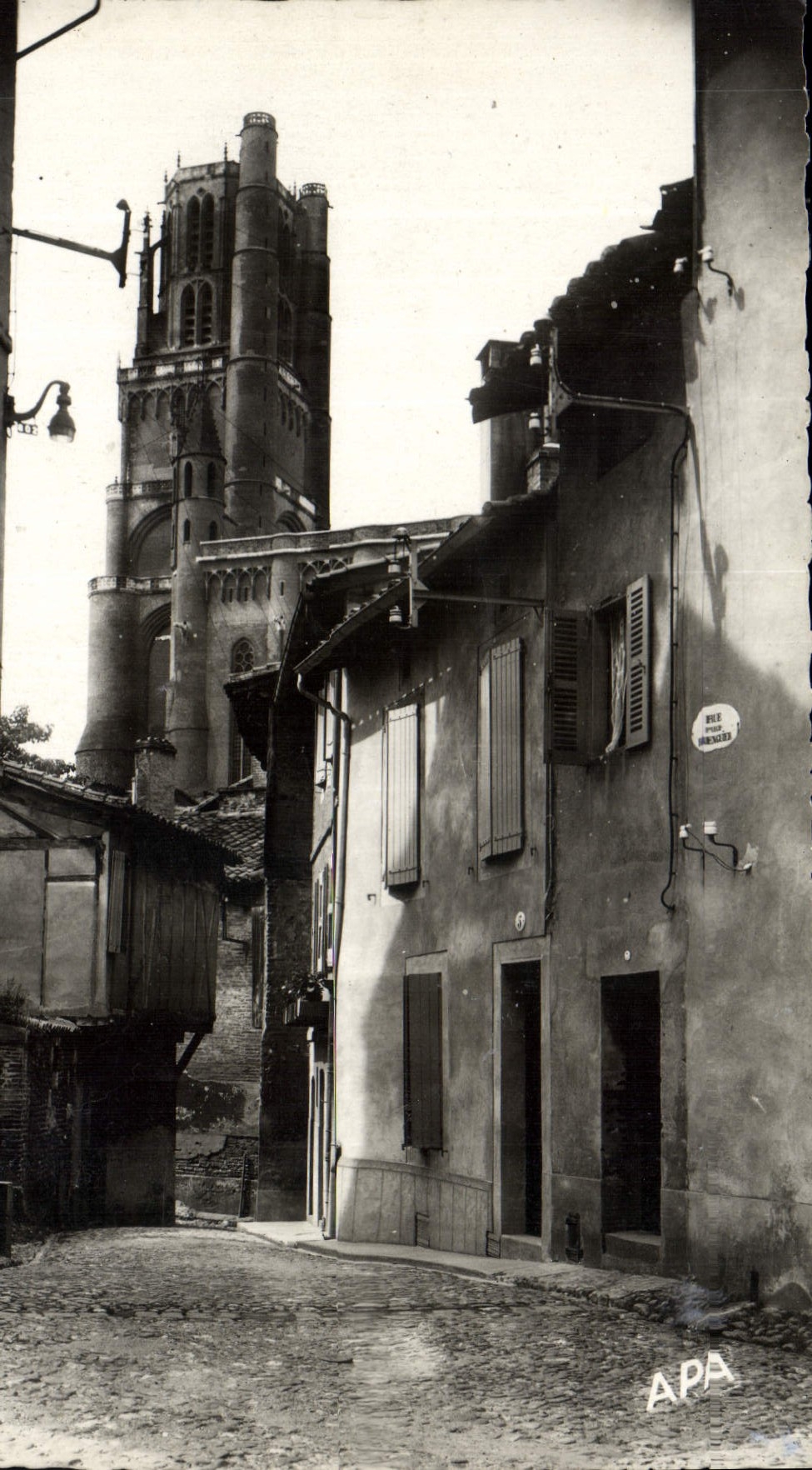 Albi — Clocher de la Cathédrale Sainte-Cécile et Rue des Prêtres — éditeur A. Poujoulat