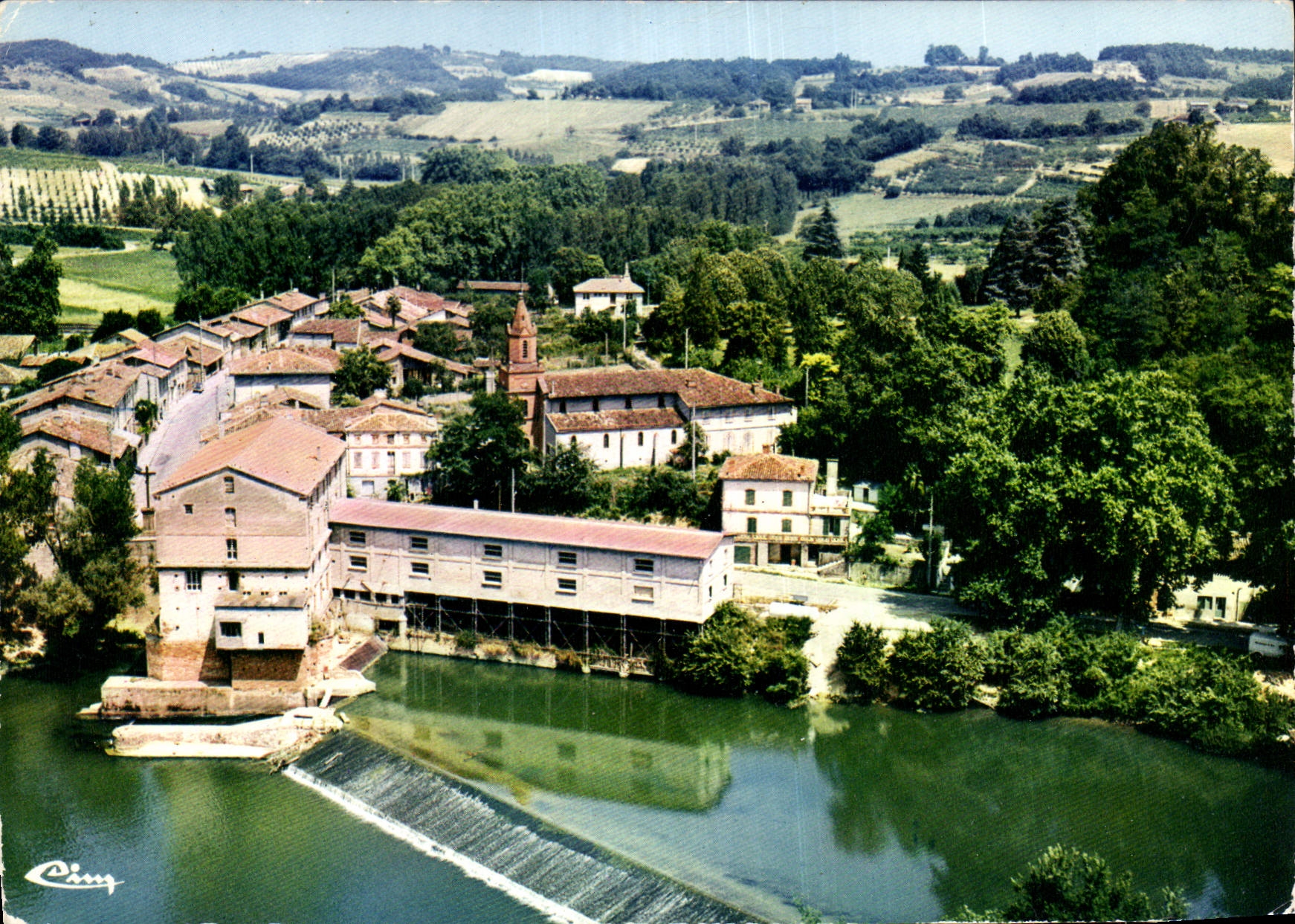 CPSM Tarn-et-Garonne Loubejac (T et Gar) Vue generale aerienne Au premier plan L'Aveyron