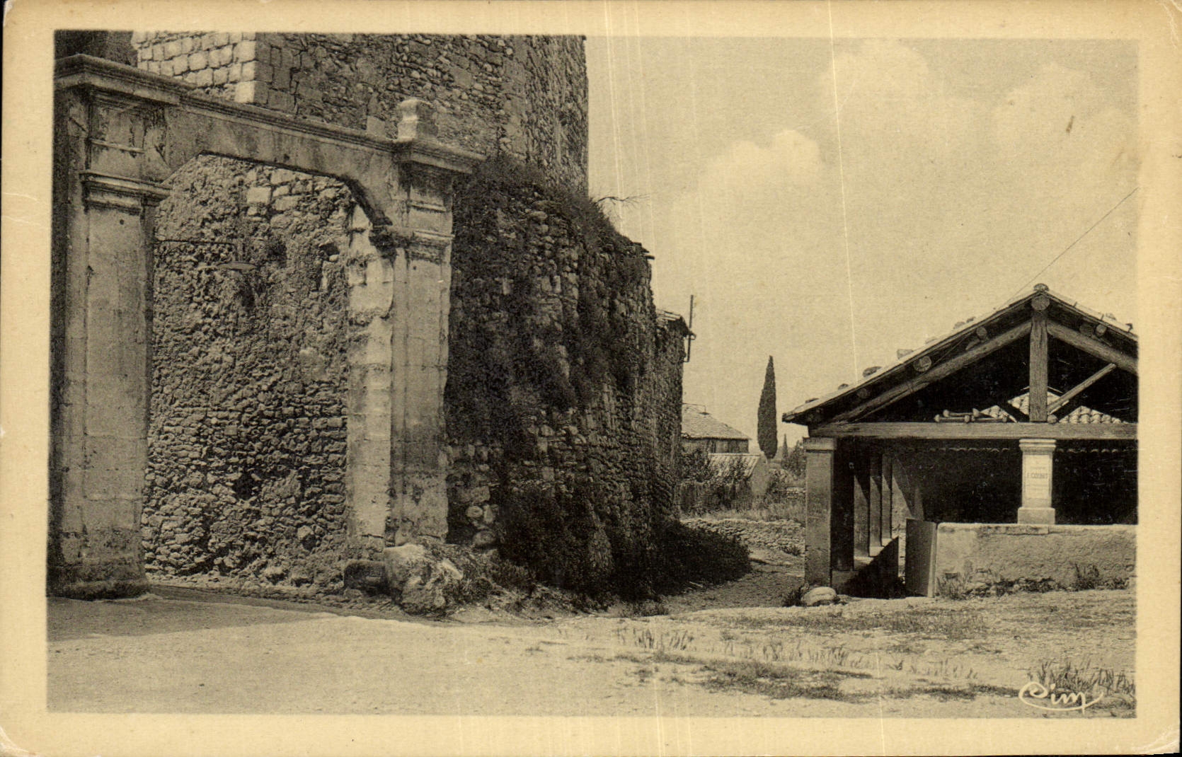 La Palud (Vaucluse) — Porte Général Couston — Vieux Remparts — Lavoir Public