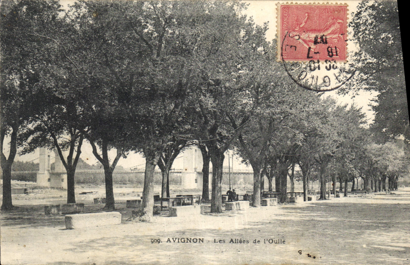 AVIGNON - Les Allées de l'Ouille — vue avec pont en arrière-plan