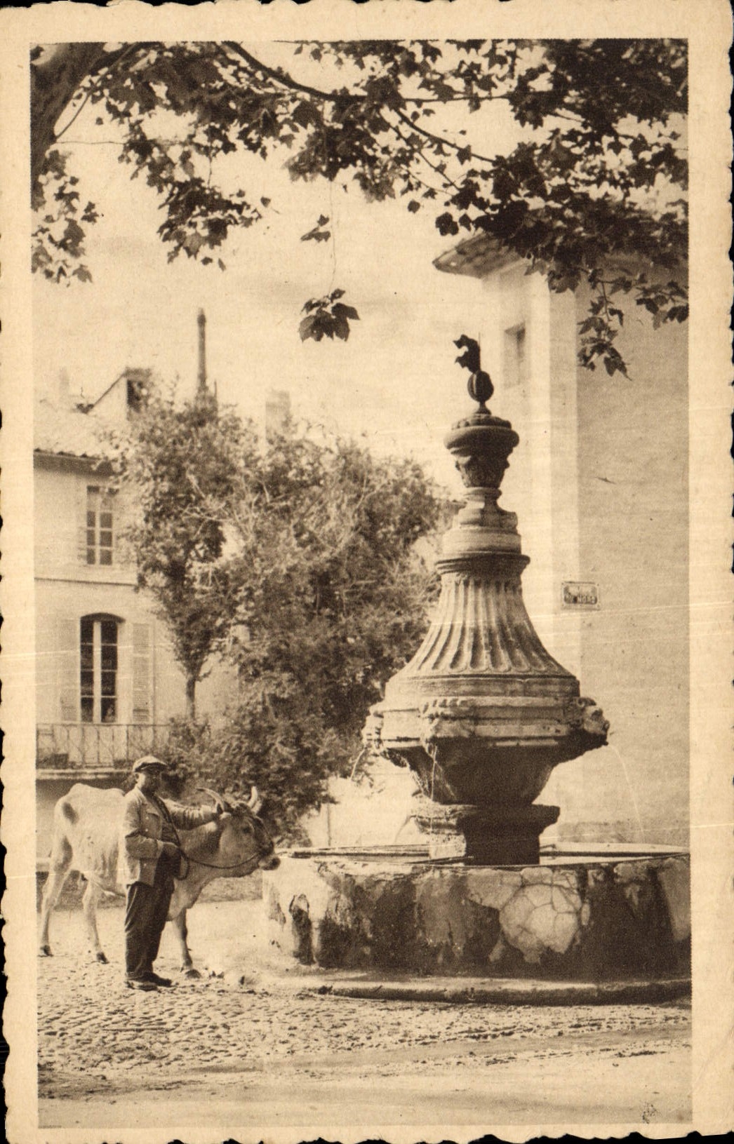 Carpentras — Fontaine de la porte d'Orange (XVIIe) — Edit. Malfrey n°4744