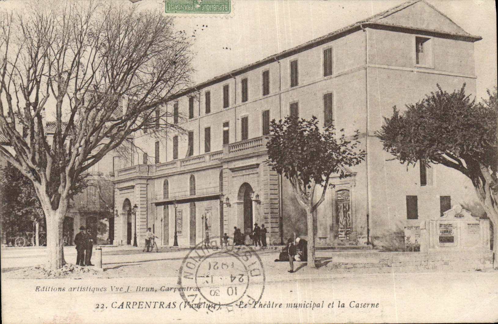 Carpentras (Vaucluse) — Das Municipale Theater und die Kaserne — Künstlerische Editionen Vve J. Brun