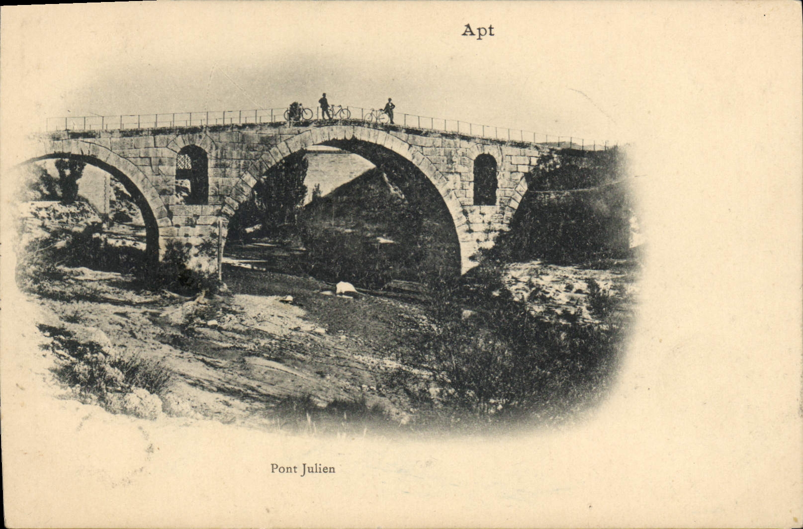 Apt — Pont Julien — éditeur inconnu, n° de série non visible