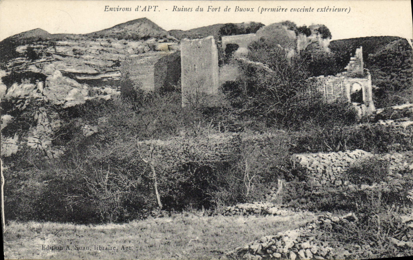 Ruines du Fort de Buoux (première enceinte extérieure) — Environs d'APT — Édition A. Suau, libraire, Apt 74