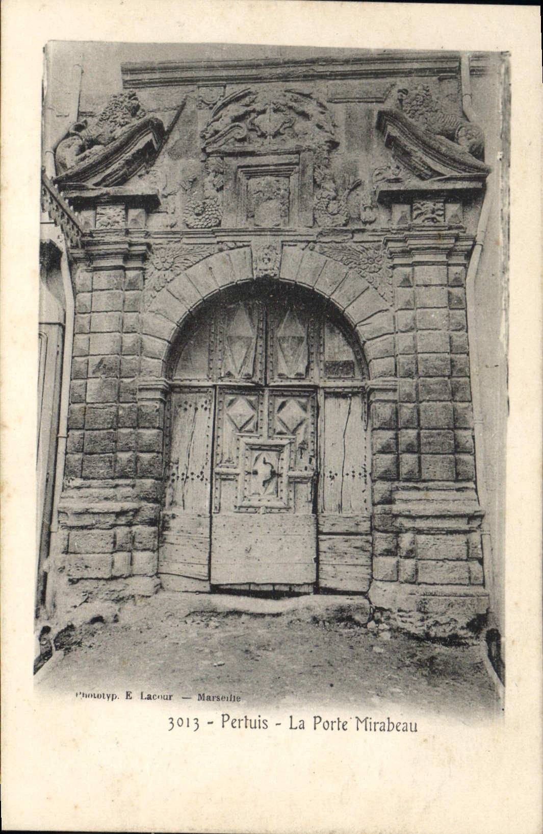 Pertuis - La Porte Mirabeau — Phototyp. E. Lacour — Marseille — n° 3013