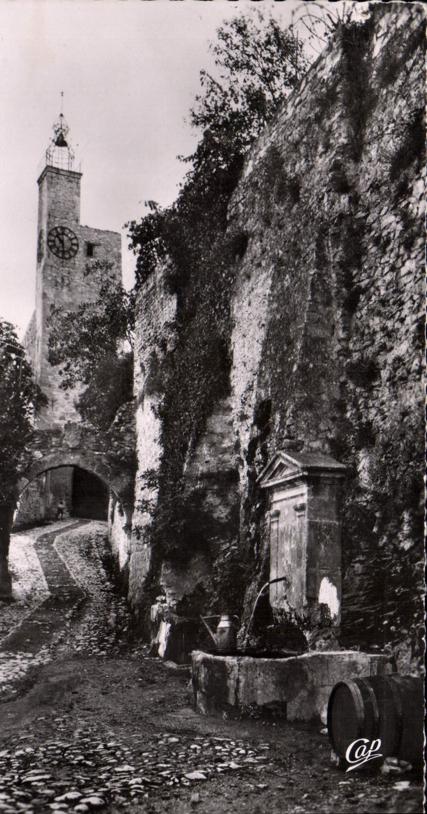 Vaison-la-Romaine — Porte de la Haute Ville — éditeur Cap