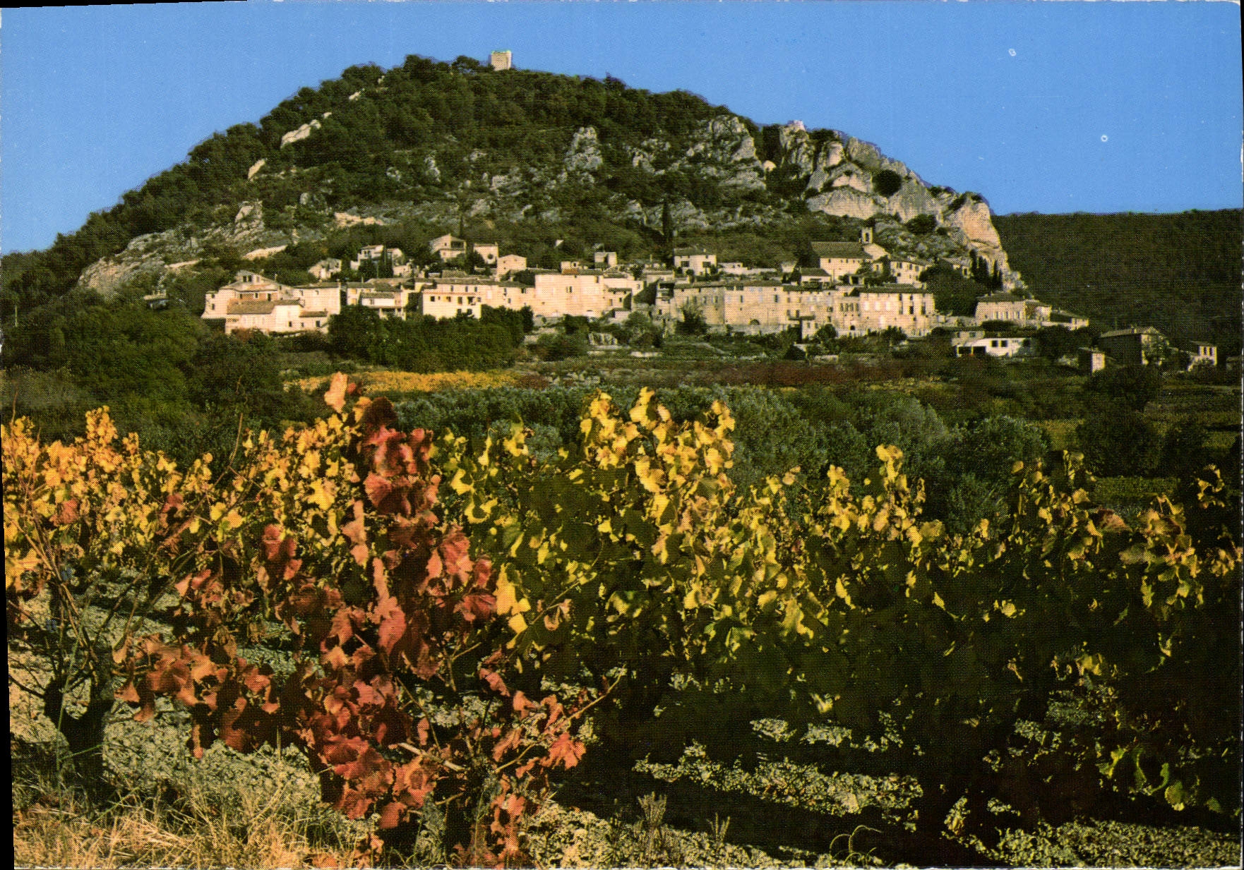 Seguret — Vieux village provençal près de Vaison-la-Romaine — Editions Photory - 5 Bd. du Parc Impérial, 06000 Nice