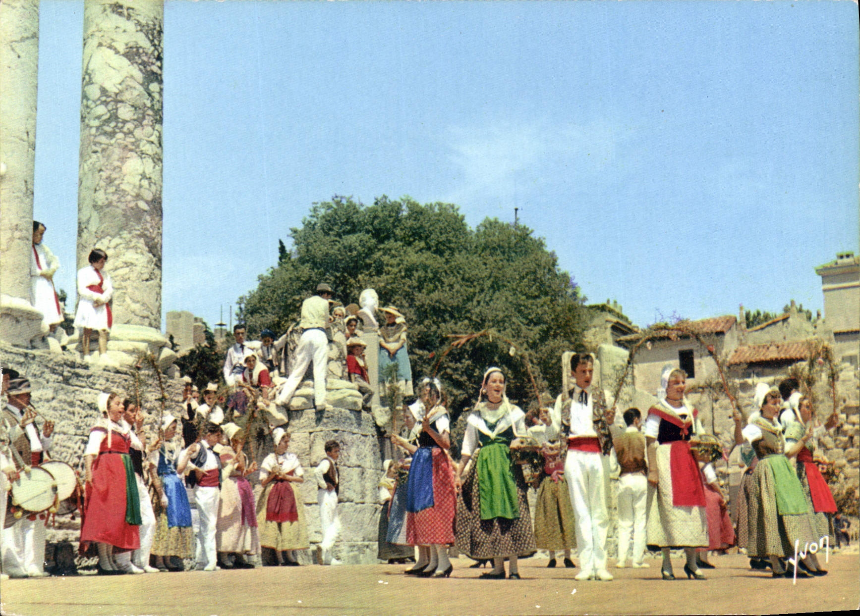Danse Folklorique — Groupe "Renaisséncia" de Védène (Vaucluse) — Éditions d'Art "YVON", Paris