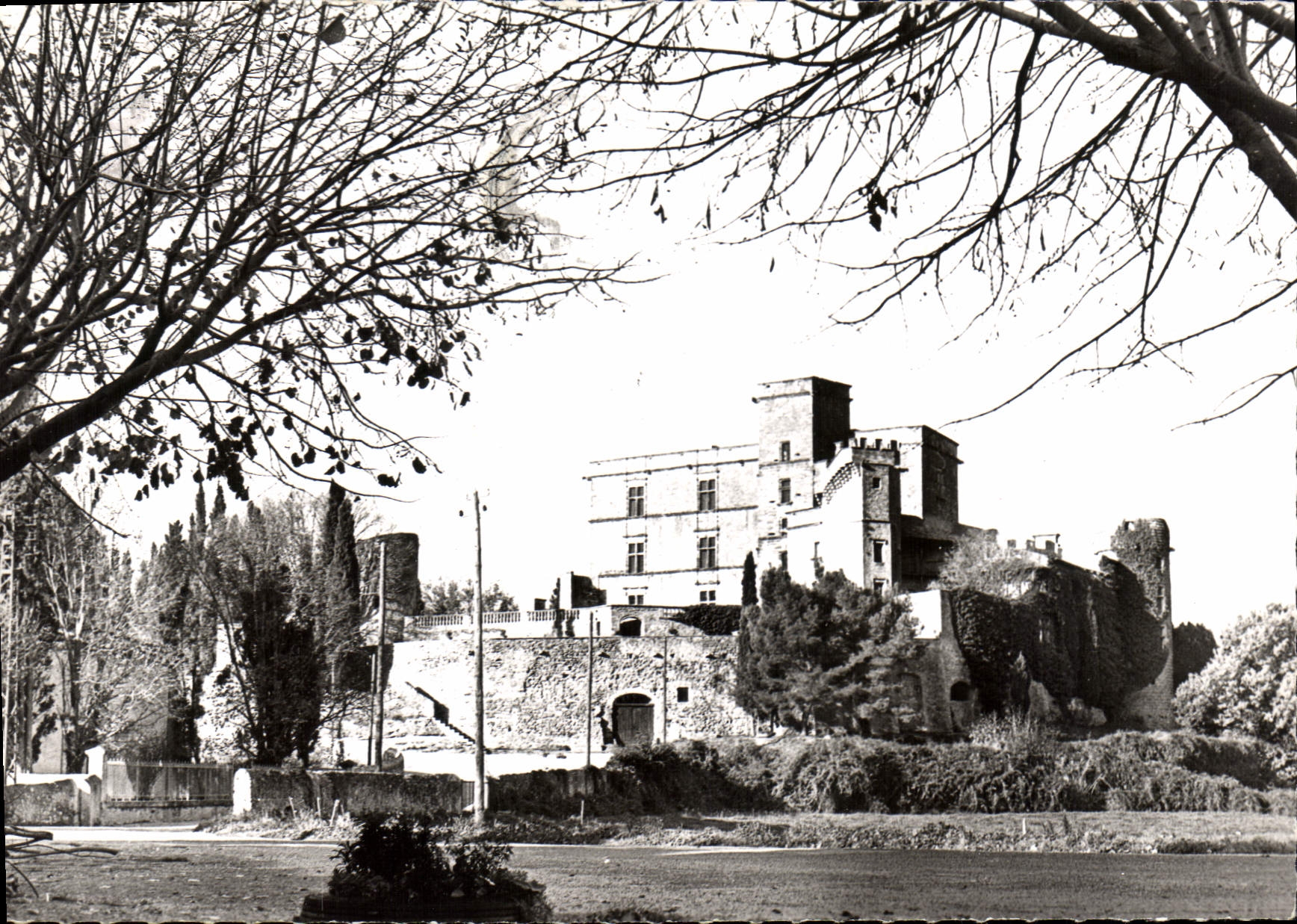 Château de Lourmarin — ruines et jardin — éditeur inconnu, n° de série non visible