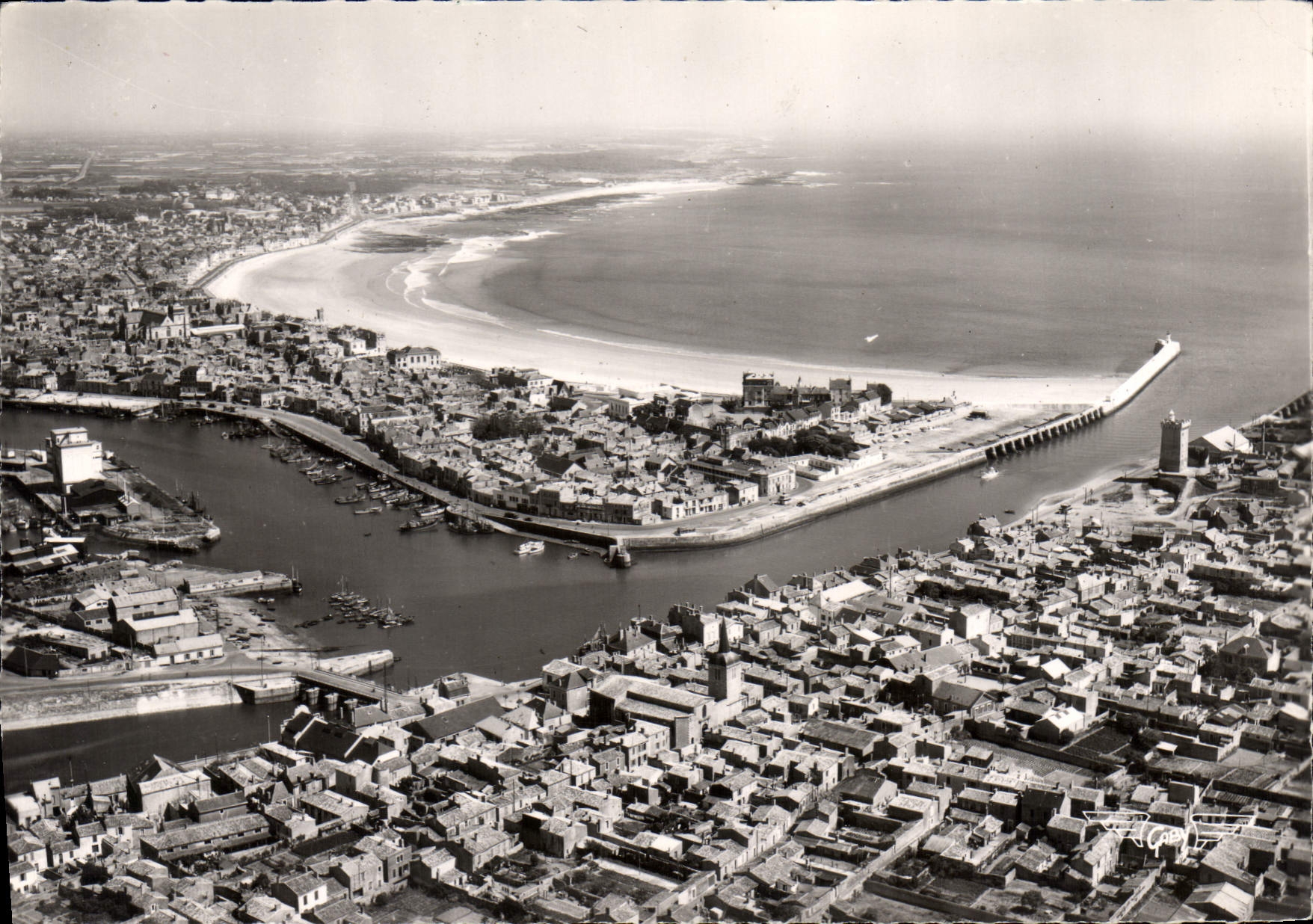 CPA Les Sables D'Olonne Le Port et la Plage 