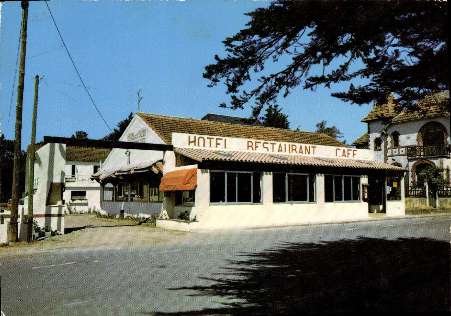 Hotel Restaurant Café — Saint-Vincent-sur-Jard (85-Vendée) — Artaud Frères