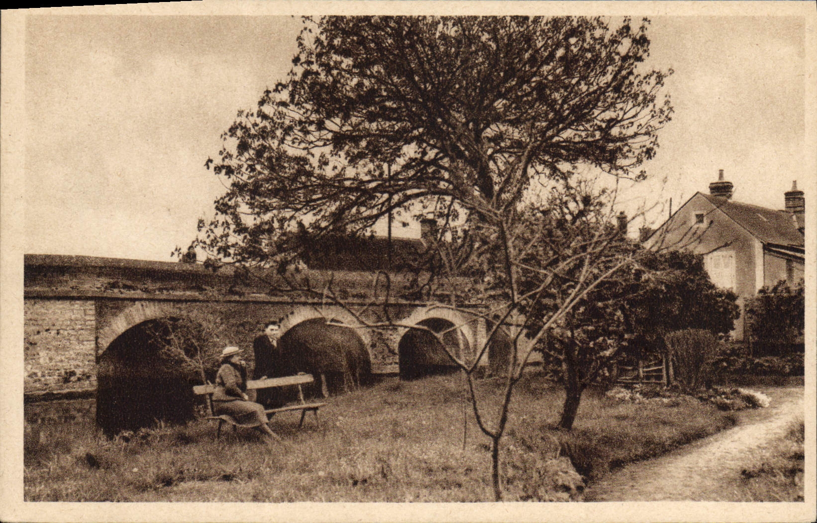 CPA Vibraye Sarthe Au bord de la Braye 