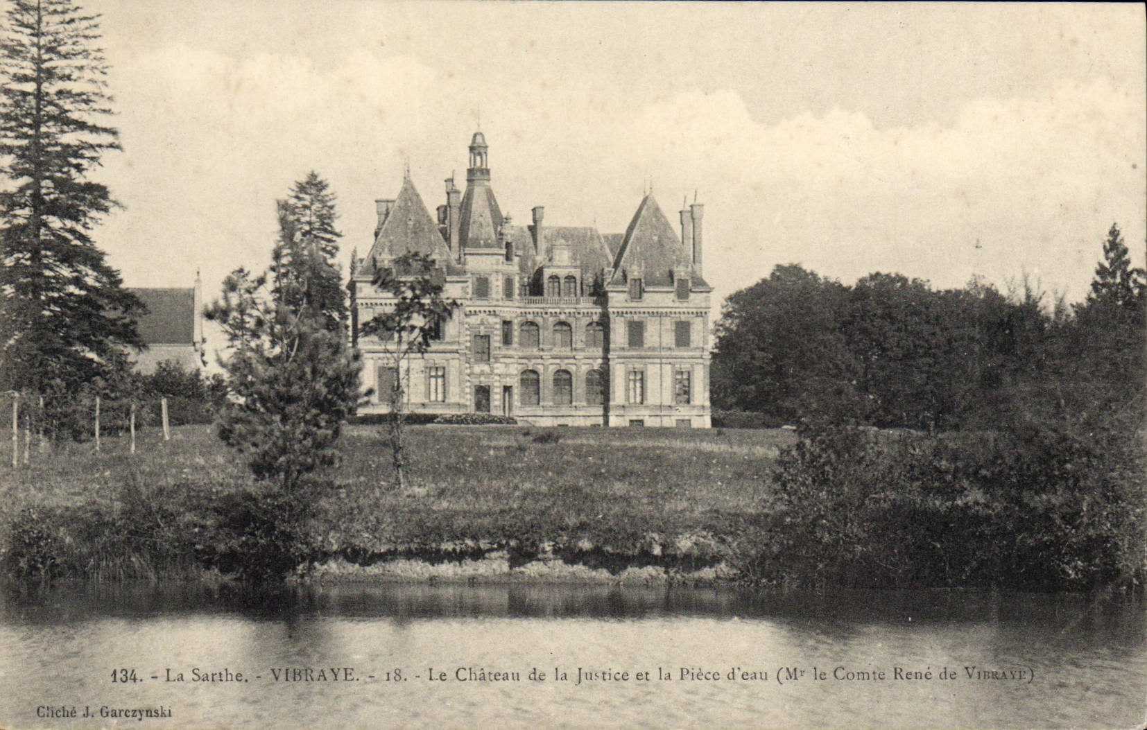 CPA La Sarthe Vibraye Le Chateau de la Justice et la Piece d'eau 