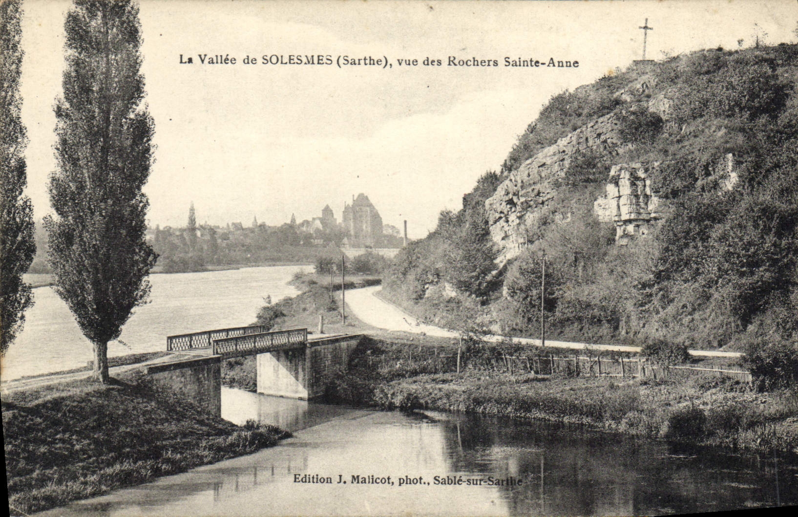 CPA La Vallee de Solesmes Sarthe vue des Rochers Sainte Anne 