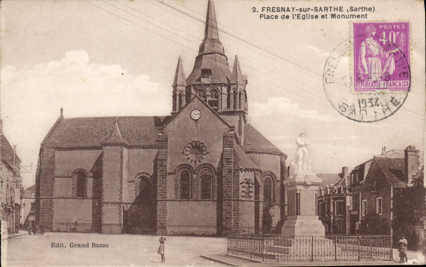 Fresnay-sur-Sarthe — Place de l'Église et Monument — Edit. Grand Bazar
