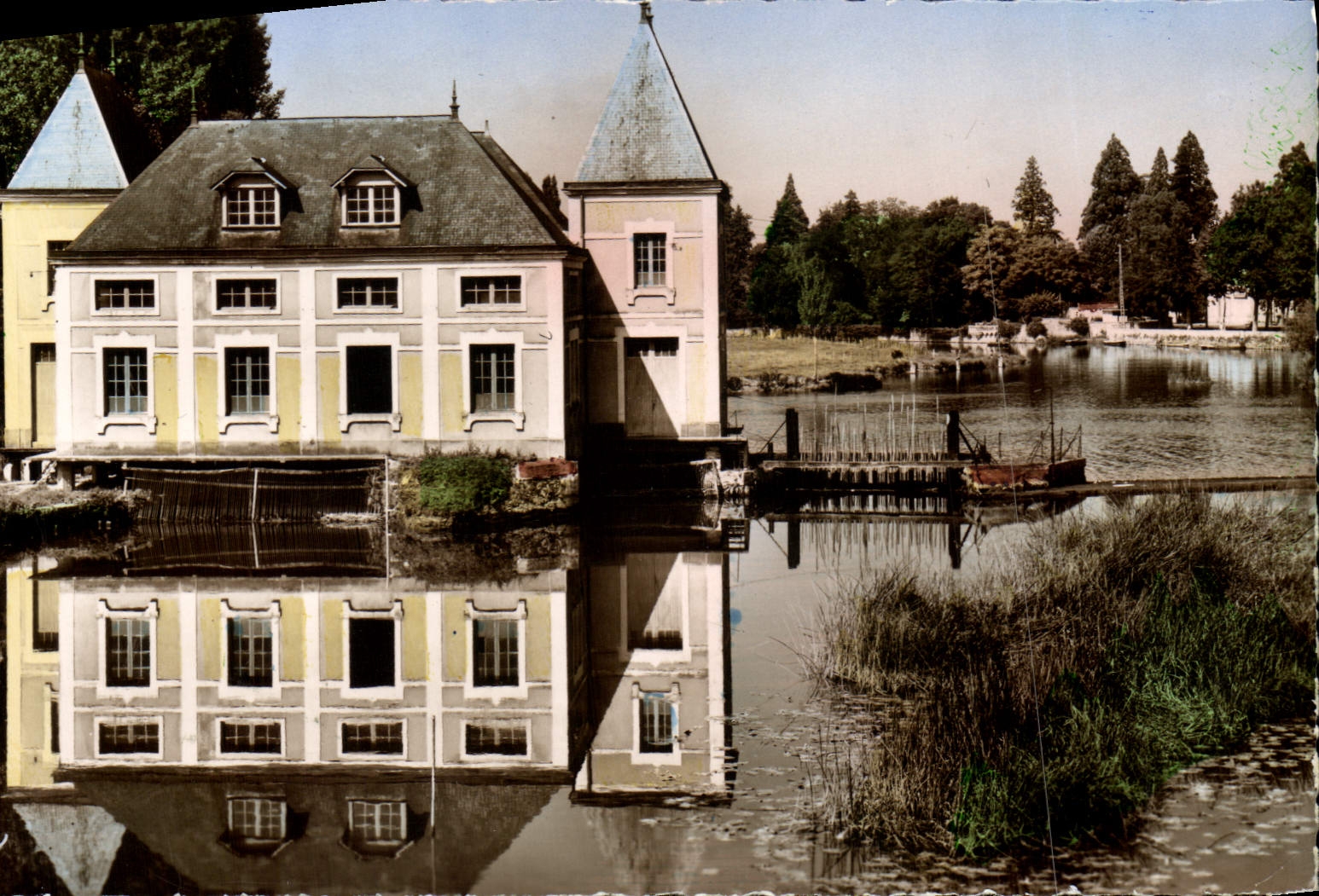 CPA La Fleche Sarthe Moulin sur le Loir 
