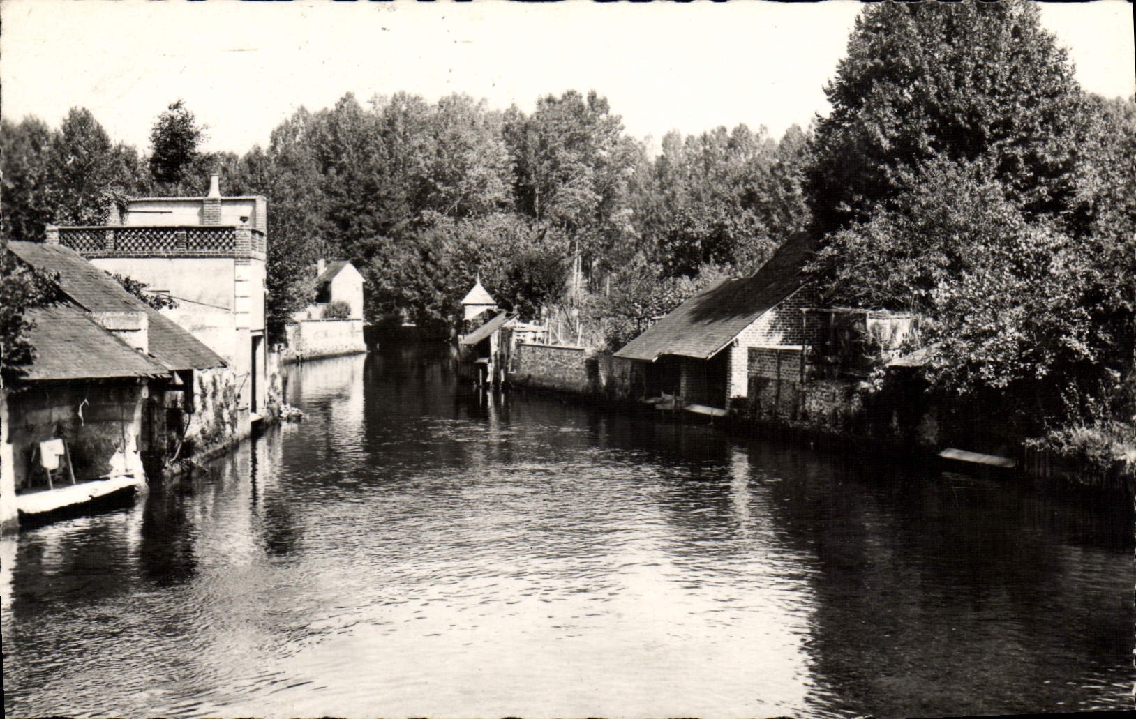 CPA La Chartre sur le Loir Sarthe Le Loir au Moulin 