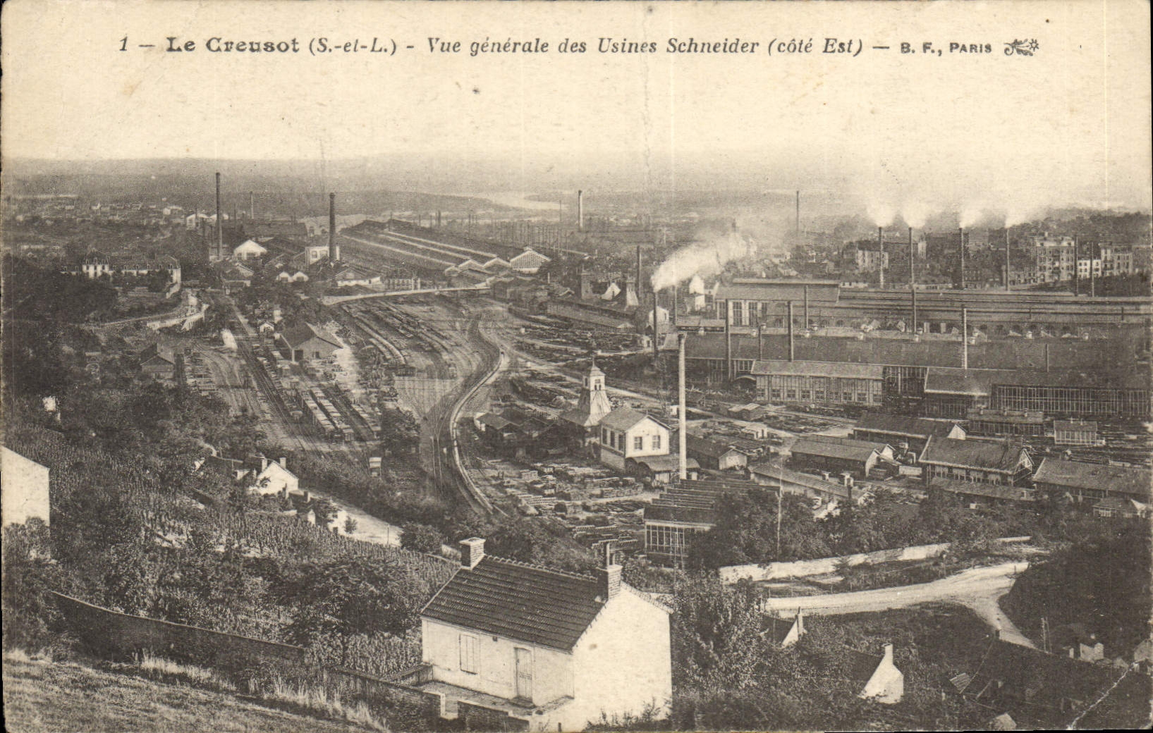 Le Creusot (S.-et-L.) — Vue générale des Usines Schneider (côté Est) — B.F., PARIS