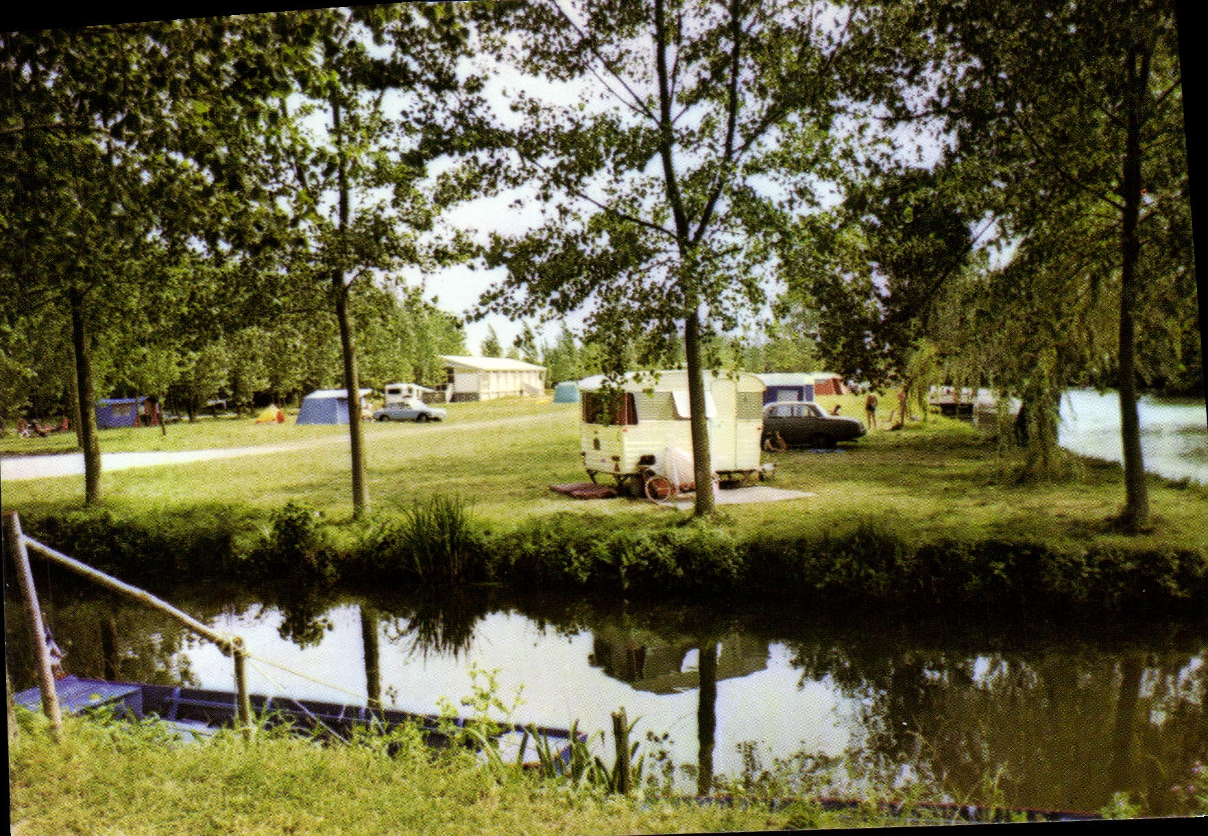 CPSM Beaumont sur Sarthe Bords de la Sarthe 